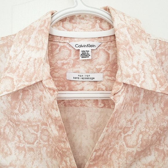 Calvin Klein slim fit dress shirt in XS, worn once - Picture 3 of 8